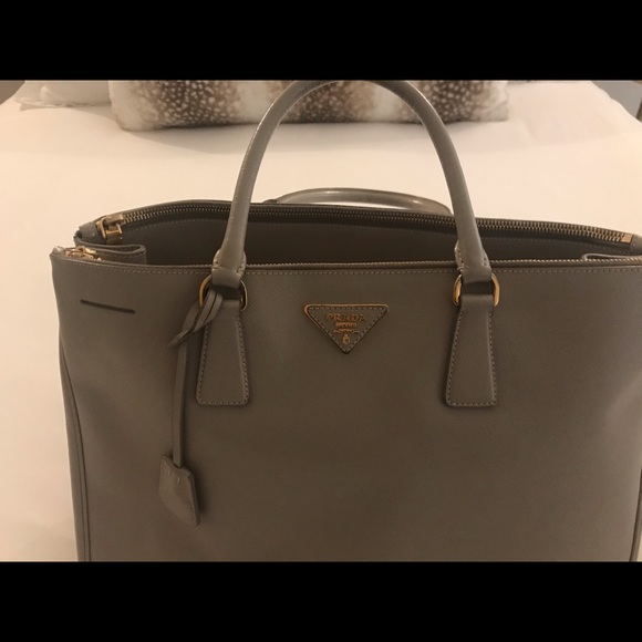 Handbag - Picture 2 of 4